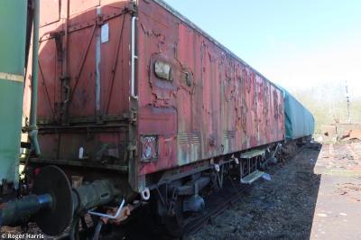 889006