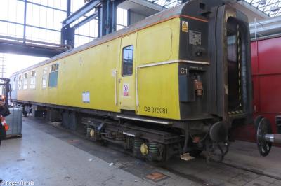 975081